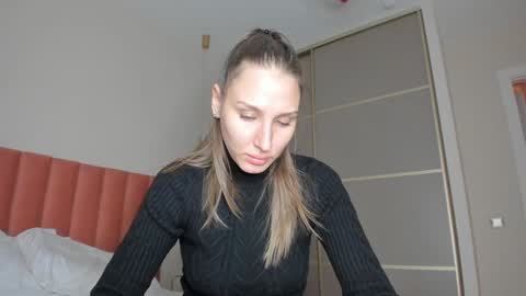 Snapshot of sweet_miss381 chatting on 12.29.24 Sofi online show from 12.29.24