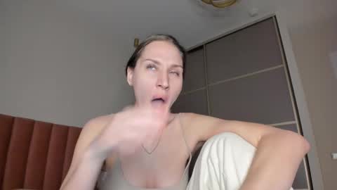 Snapshot of sweet_miss381 chatting on 02.18.25 Sofi online show from 02.18.25