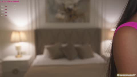 Snapshot of sweet_moan chatting on 11.03.25 Dana online show from 11.03.25