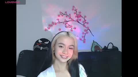 Snapshot of sweet_molly420 chatting on 06.18.26 sweet molly420 online show from 06.18.26