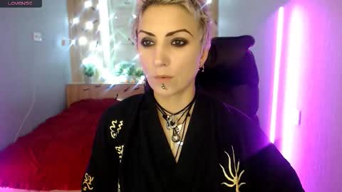 sweet_n_strong online show from 11.18.25