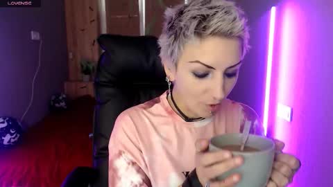 sweet_n_strong online show from 11.19.25