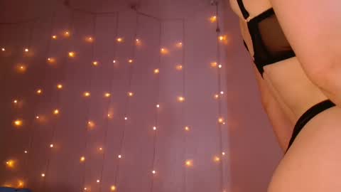 Snapshot of sweet_rosely chatting on 12.03.25 Sweet Rosely online show from 12.03.25