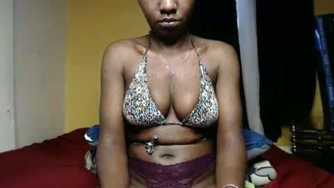 Snapshot of sweet_sherie chatting on 03.10.25 ellanah Tracie online show from 03.10.25