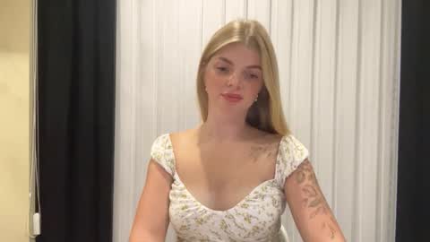 Snapshot of sweet_sinn_ chatting on 09.19.25 Mira online show from 09.19.25