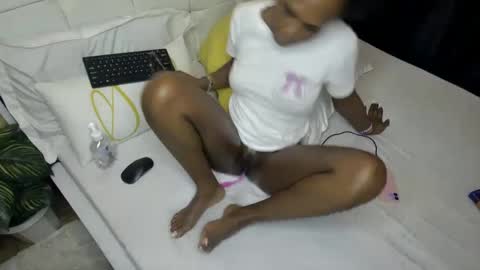 Snapshot of sweet_spoon chatting on 12.11.24 Nina online show from 12.11.24