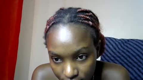 sweet_strawberina online show from 04.14.26