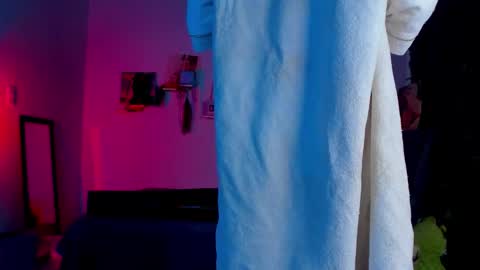 Steven independent model online show from 10.10.25