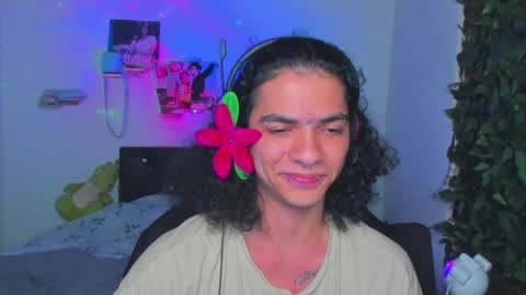 Steven independent model online show from 04.18.26