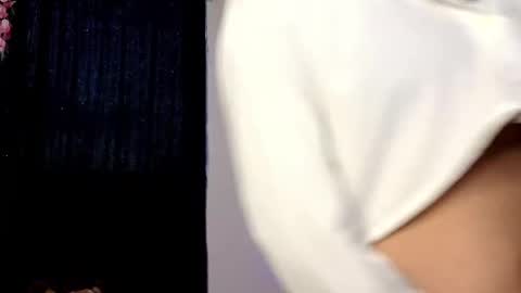 Snapshot of sweet_xuee18 chatting on 12.03.24 Sweet online show from 12.03.24