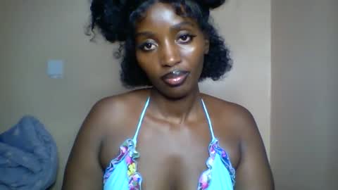 Snapshot of sweet_zuri3 chatting on 05.29.26 zuri online show from 05.29.26