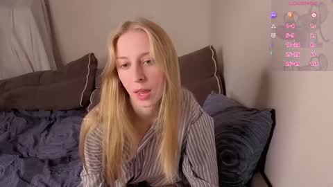 Snapshot of sweet_zz_gold chatting on 09.30.25 sweet_zz_gold online show from 09.30.25
