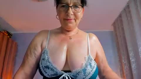 Snapshot of sweetangell69_ chatting on 06.19.26 Viorica online show from 06.19.26