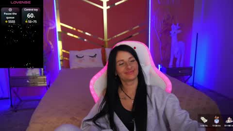 Snapshot of sweetarina chatting on 12.21.24 Arina online show from 12.21.24