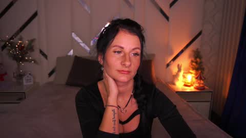 Snapshot of sweetarina chatting on 12.23.24 Arina online show from 12.23.24