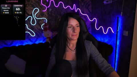 Snapshot of sweetarina chatting on 12.26.24 Arina online show from 12.26.24