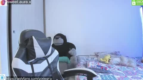 SweetAura0 0  online show from 04.20.26