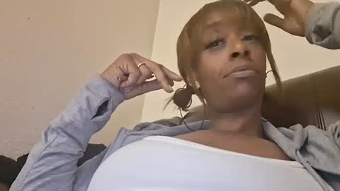 Snapshot of sweetaztea chatting on 01.26.25 sweetaztee online show from 01.26.25