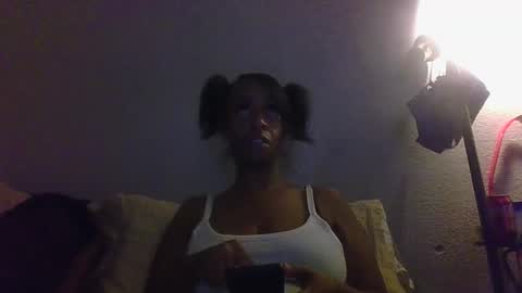 Snapshot of sweetaztea chatting on 02.18.25 sweetaztee online show from 02.18.25