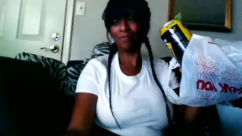 Snapshot of sweetaztea chatting on 10.17.25 sweetaztee online show from 10.17.25