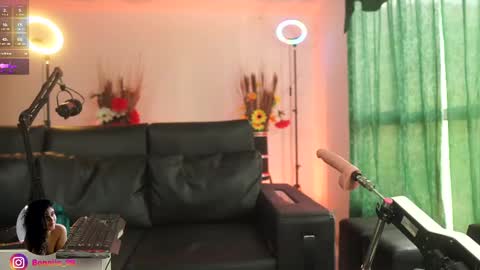 Salom independent model online show from 03.08.25