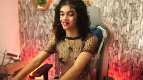 Salom independent model online show from 04.17.26