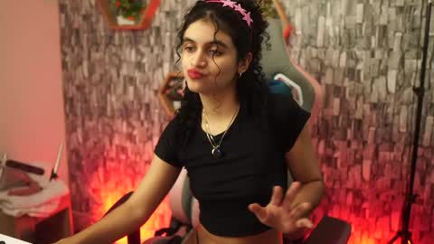 Salom independent model online show from 04.18.26