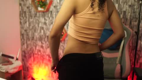 Salom independent model online show from 04.20.26