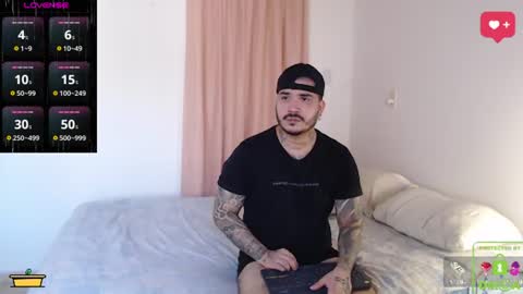 Snapshot of sweetdesires_ chatting on 06.17.26 online show from 06.17.26