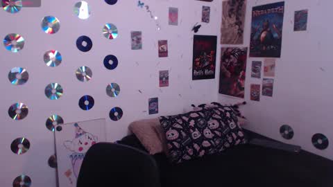 Abril online show from 12.15.25