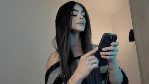 Snapshot of sweetest_bella chatting on 02.18.25 Bella online show from 02.18.25