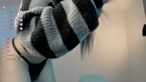 Snapshot of sweetest_bella chatting on 02.25.25 Bella online show from 02.25.25