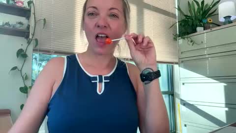 Snapshot of sweetgapeach1 chatting on 10.14.25 sweetgapeach1 online show from 10.14.25