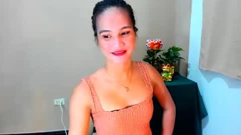 Snapshot of sweetgirl_latina143 chatting on 09.25.25 sweetgirl_latina143 online show from 09.25.25