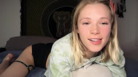 Snapshot of sweetgracee chatting on 12.27.24 sweetgracee online show from 12.27.24