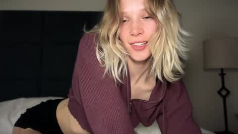 Snapshot of sweetgracee chatting on 01.28.25 sweetgracee online show from 01.28.25