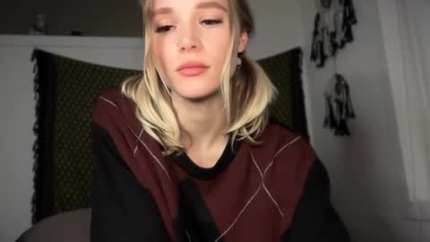 Snapshot of sweetgracee chatting on 02.14.25 sweetgracee online show from 02.14.25