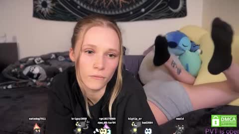 Snapshot of sweetgracee chatting on 10.10.25 sweetgracee online show from 10.10.25