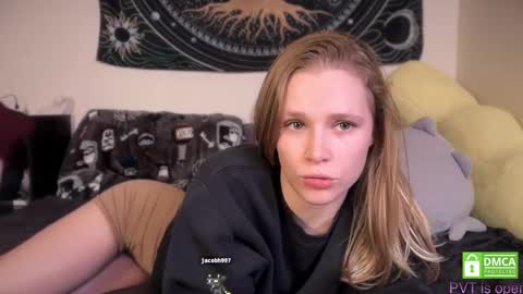 Snapshot of sweetgracee chatting on 10.26.25 sweetgracee online show from 10.26.25