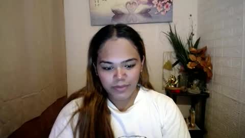 Snapshot of sweethot_bella chatting on 09.16.25 Bella online show from 09.16.25