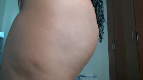 Snapshot of sweetice_01 chatting on 12.20.25 euny online show from 12.20.25