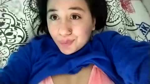 Snapshot of sweetie__annie chatting on 02.26.25 Ana Mara  i cant Make noise My family is here  online show from 02.26.25