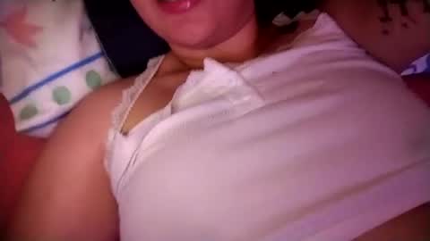 Snapshot of sweetie__annie chatting on 06.25.26 Ana Mara i cant Make noise My family is here online show from 06.25.26