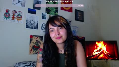 Snapshot of sweetie_maryy chatting on 01.25.25 Maria  my insta sweetie maryy   online show from 01.25.25