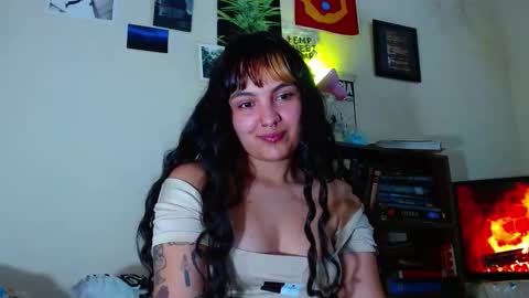 Snapshot of sweetie_maryy chatting on 02.13.25 Maria  my insta sweetie maryy   online show from 02.13.25