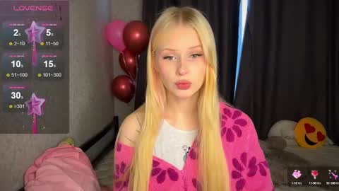 Snapshot of sweetielis chatting on 12.10.24 sweetie Lisa3 online show from 12.10.24