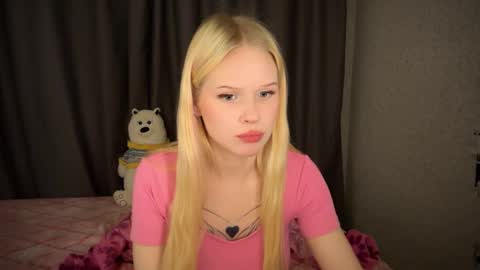 Snapshot of sweetielis chatting on 01.05.25 sweetie Lisa3 online show from 01.05.25