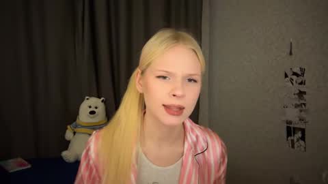 Snapshot of sweetielis chatting on 01.10.25 sweetie Lisa3 online show from 01.10.25