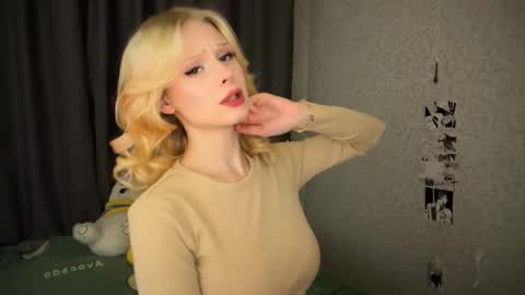 Snapshot of sweetielis chatting on 01.21.25 sweetie Lisa3 online show from 01.21.25