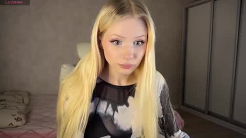 Snapshot of sweetielis chatting on 03.12.25 sweetie Lisa3 online show from 03.12.25